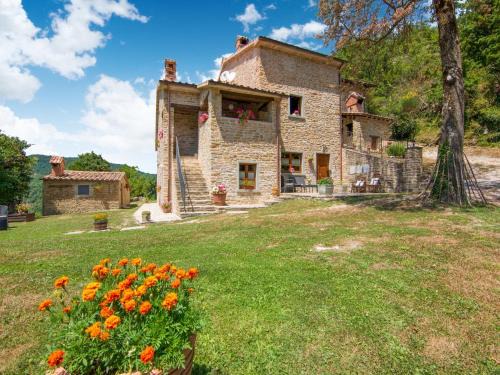 Parchiule Maison | Holiday Home in Città di Castello with Pool