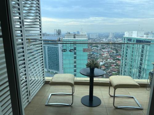 Taman Century Appartement | Holiday Home in KSL , 2 Bdrm 2 Bthrm Wifi 4 pax