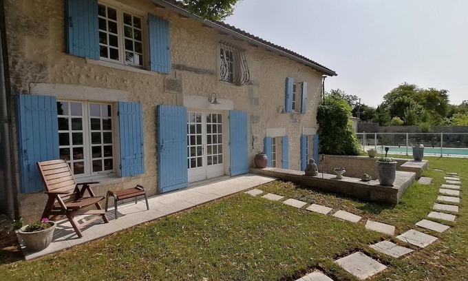 Lusignac Maison | Belle maison de vacances avec piscine privée