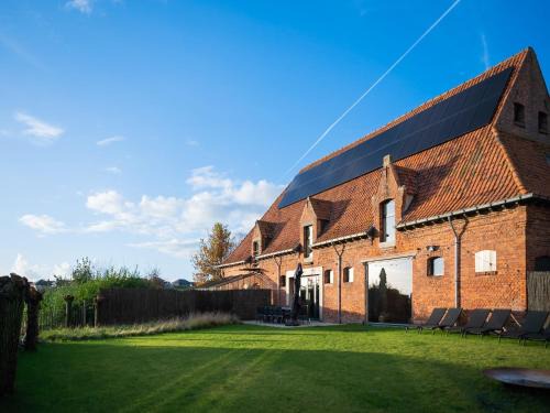 Moorslede Maison | Holiday Home in Moorslede with Pool and Jacuzzi