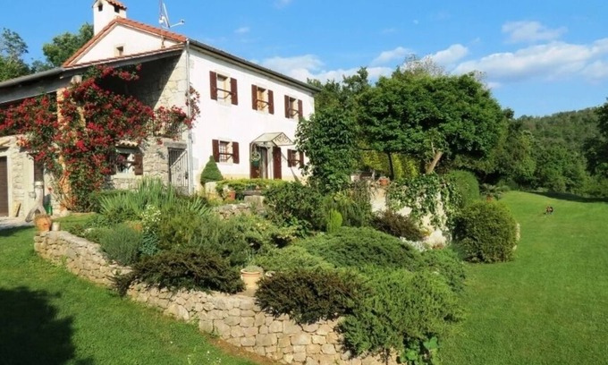 Rim Maison | Maison de vacances dans Roč avec terrasse, Climatisation, WIFI, Machine à laver (3458-1)