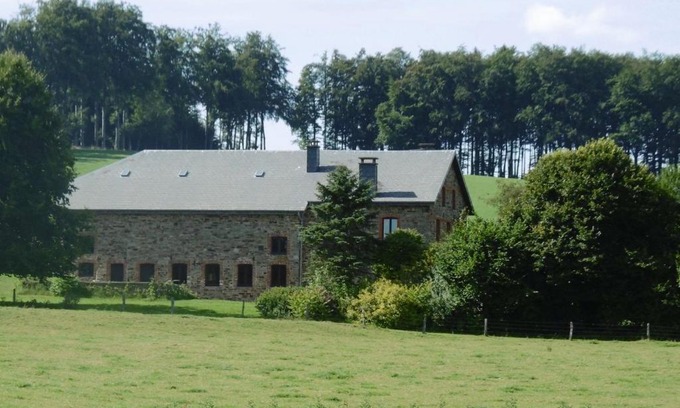 Commanster Maison | Holiday Home in Rogery with Sauna