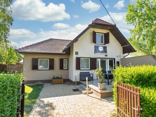 Balatonmariafurdo Maison | Holiday Home Iris by Interhome