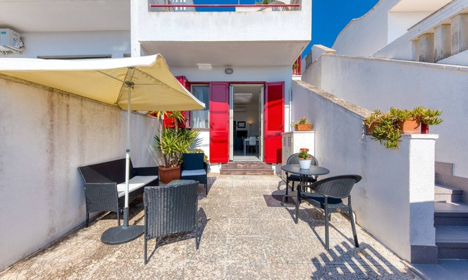 Marina di Andrano Maison | Holiday Home 'Emilia' with Sea View, Wi-Fi and Air Conditioning