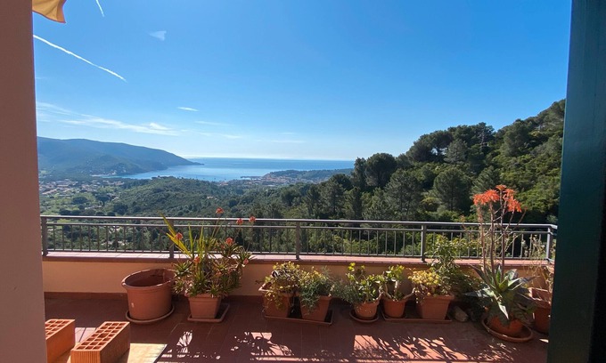San Piero in Campo Maison | Holiday Home 'Bellavista' with Sea View, Private Terrace and Air Conditioning
