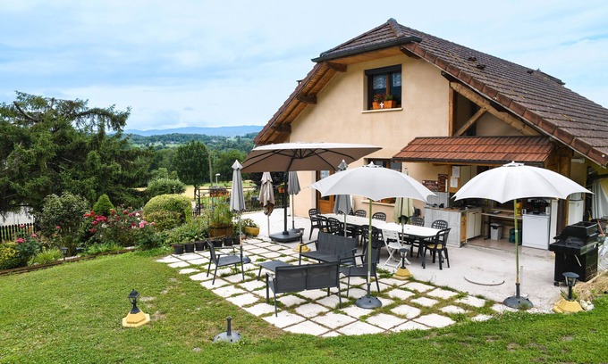 Yenne Maison | Holiday Home 'L'orée Du Bois' with Mountain View, Wi-Fi and Air Conditioning