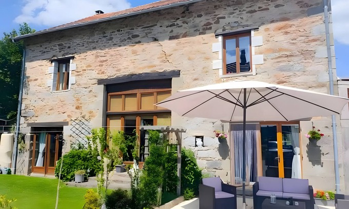 Janaillat Maison | Holiday Home 'La Grande Maison De Janaillat' with Private Terrace, Private Garden and Wi-Fi
