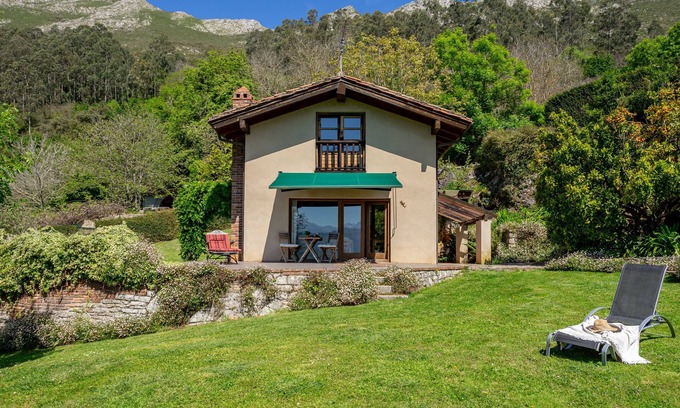 Cueli Maison | Maison de vacances 'La Llosa Del Valle' avec vue sur la montagne, terrasse privée et jardin privé