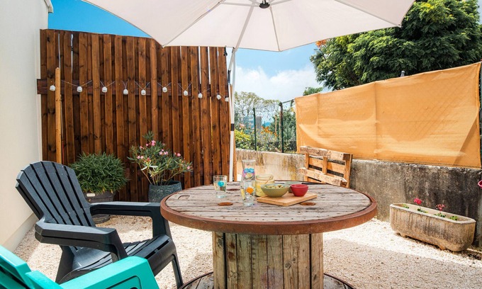 Voiron Maison | Holiday Home 'La Margotte' with Private Terrace, Private Garden and Wi-Fi