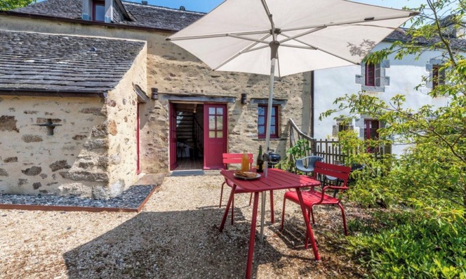 Commana Maison | Maison de vacances 'La Petite Maison - Piscine - Spa' avec piscine partagée, terrasse et Wi-Fi