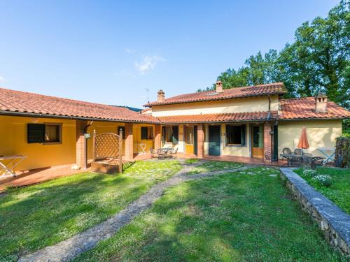 Badia Agnano Maison | Holiday Home Lavanda by Interhome