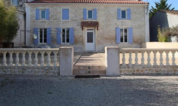 Romegoux Maison | Holiday Home 'Le Domaine Des 3 Îles' with Private Terrace, Private Garden and Wi-Fi