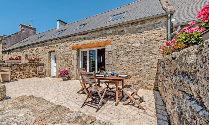 Porspoder Maison | Holiday Home 'Le Gîte Vert 3' with Private Terrace and Shared Garden
