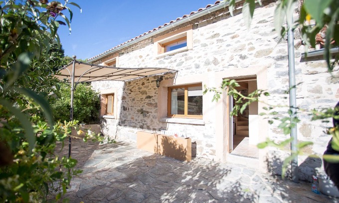 Rieussec Maison | Holiday Home 'Le Henson, Gîtes Du Pont De Calmel' with Mountain View and Shared Pool