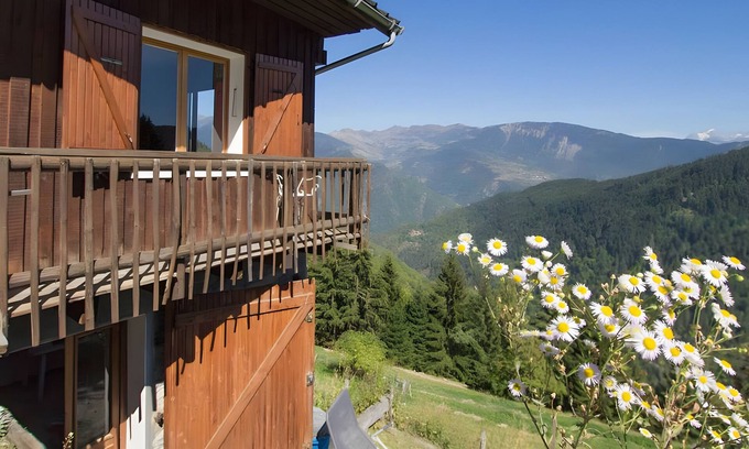 Vallees d'Aigueblanche Maison | Maison de vacances 'Le Plan Du Fruit' avec vue sur la montagne, terrasse privée et jardin privé