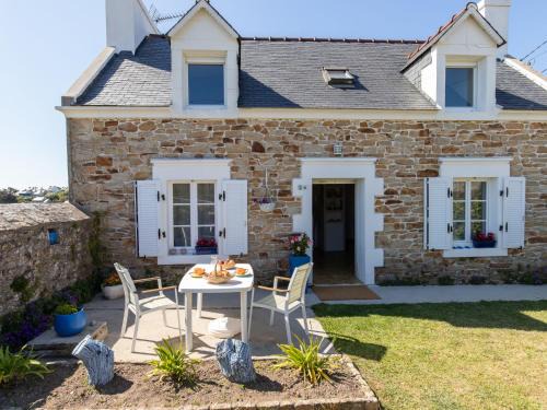 Plogoff Maison | Holiday Home Les Hortensias by Interhome