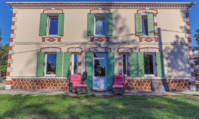 Trensacq Maison | Les Maisons Des Houssats avec piscine partagée et terrasse privée.