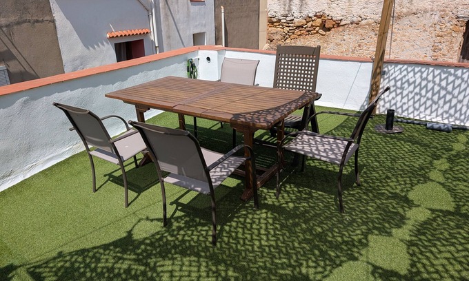 Traiguera Maison | Holiday Home 'Linda' with Private Terrace, Balcony and Wi-Fi