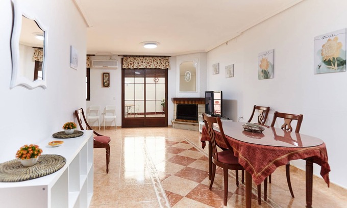 Baena Maison | Maison de vacances 'López' avec terrasse privée, Wi-Fi et climatisation