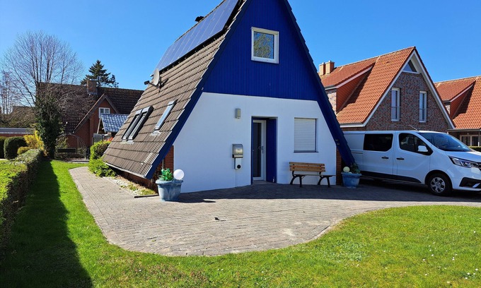 Harlesiel Maison | Holiday Home 'Lotte' with Sea View, Private Terrace and Wi-Fi