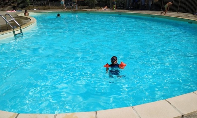 Xaintrailles Maison | Holiday Home 'Maison Minet' with Shared Pool, Private Garden and Wi-Fi