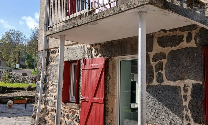 Seneujols Maison | Holiday Home 'Maison De Campagne' with Private Terrace, Private Garden and Wi-Fi