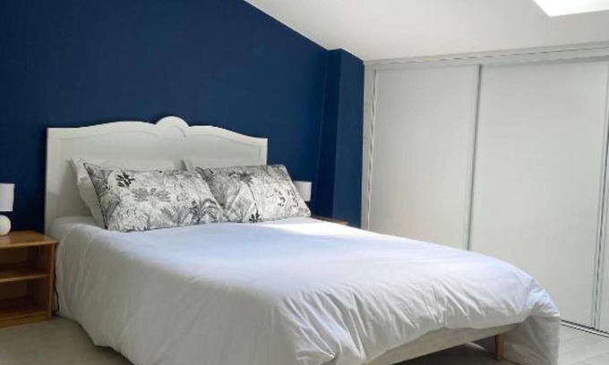 Rions Maison | Holiday Home 'Maison De Campagne' with Private Terrace, Shared Garden and Wi-Fi