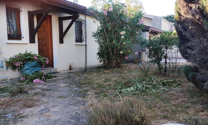 Saintes Maison | Holiday Home 'Maison De Famille' with Private Terrace and Private Garden