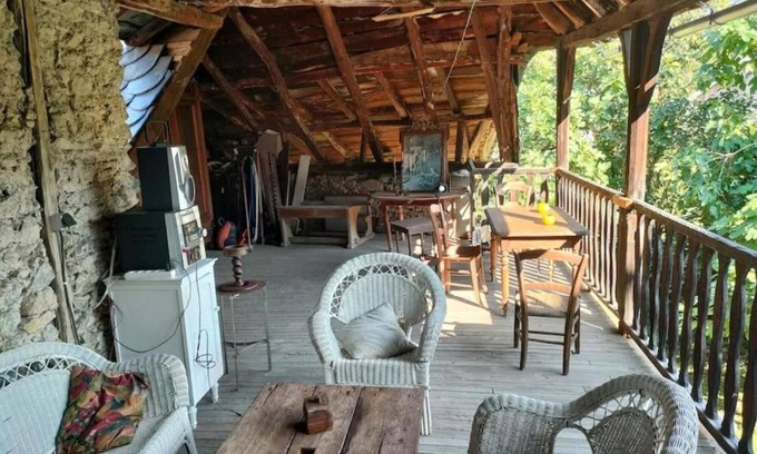 Balagueres Maison | Holiday Home 'Maison De Chouliou' with Mountain View, Private Terrace and Wi-Fi