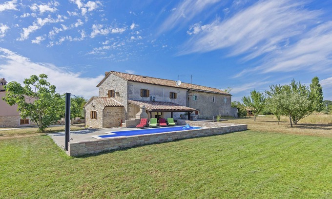 Modrusani Maison | Maison de vacances Mariva * grand jardin, piscine privée, barbecue, wifi