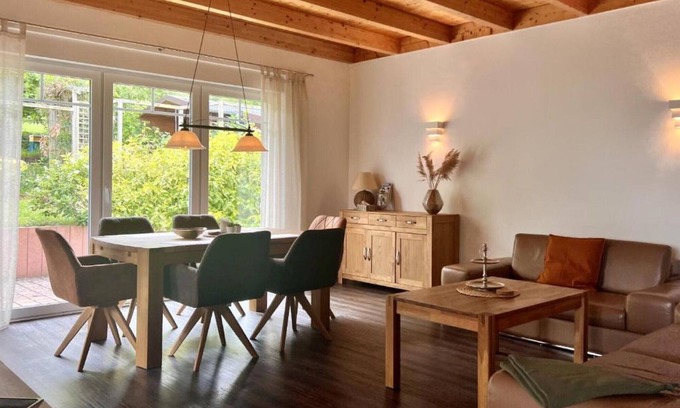 Naumburg Maison | Holiday Home 'Marlen' with Private Terrace, Private Garden and Wi-Fi
