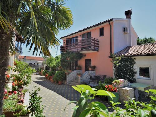 Foli Maison | Holiday Home Milka 1 by Interhome