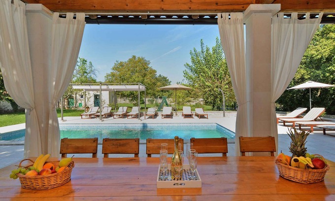 Rojnici Maison | Villa avec air conditionné et une piscine extérieure