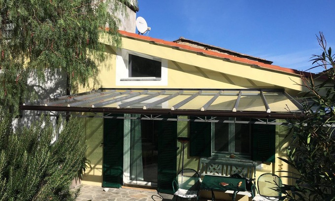 Dolcedo Maison | Maison de vacances 'Modernes Casa Camillo Im Olivenhain' avec vue sur la montagne, terrasse et Wi-Fi