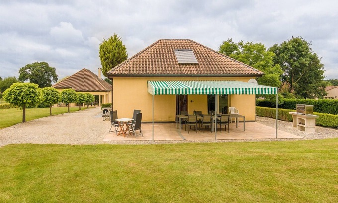 Saint-Nexans Maison | Maison avec piscine dans le parc d'un château