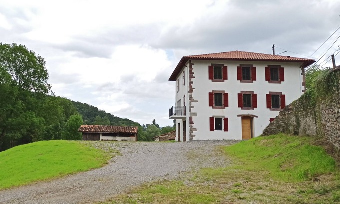 Uhart-Cize Maison | holiday home near St Jean Pied De Port