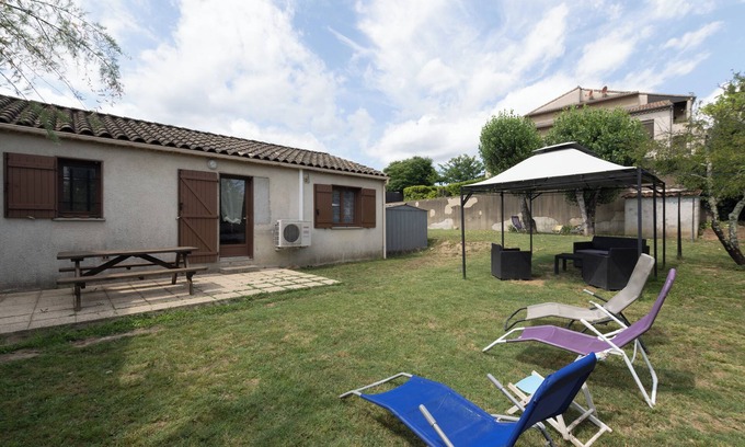 Ruoms Maison | Maison de vacances "Ombre d'Été" avec jardin privé et climatisation