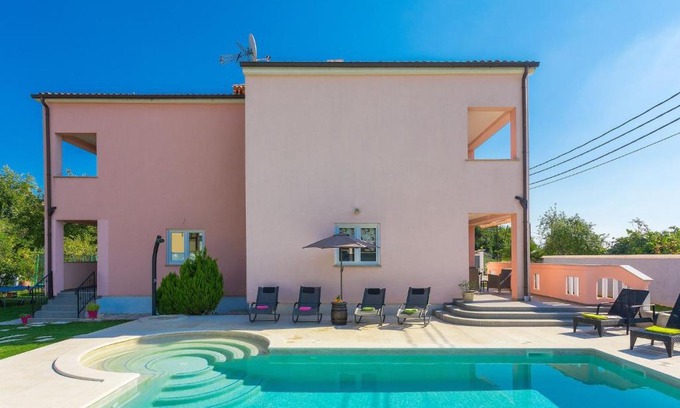 Orihi Maison | Holiday Home Paus by Interhome