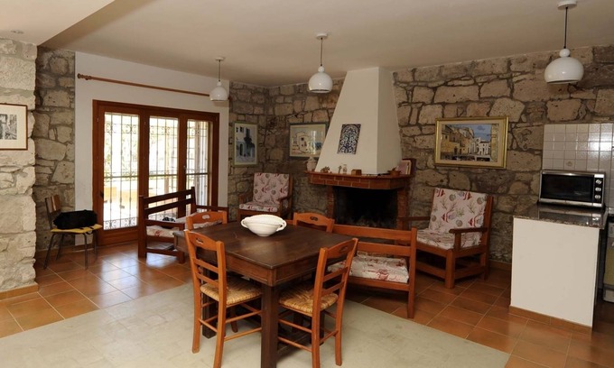 Villarios Villa | Maison Porto Botté