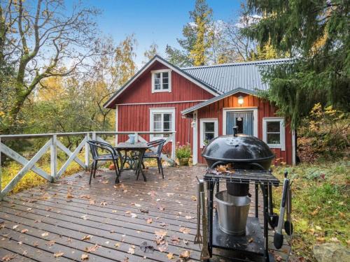 Karjalohja Maison | Holiday Home Puutarhurin mökki by Interhome