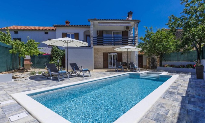 Sajini Maison | Holiday Home Reaa by Interhome