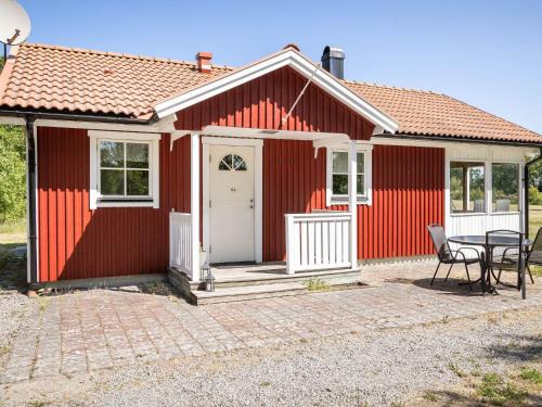 Kalvsvik Maison | Holiday Home Skärvudde Huset by Interhome