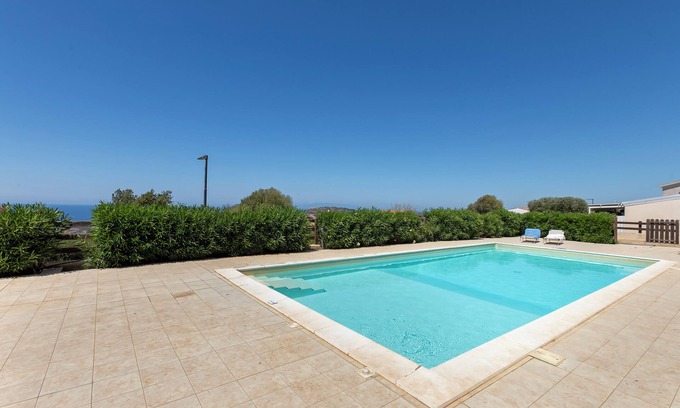 Paduledda Maison | Maison de vacances 'Sky View' avec vue sur la mer, piscine partagée et climatisation
