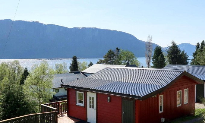 Hyllestad Maison | Holiday Home Solbris by Interhome