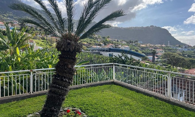 Arco da Calheta Maison | Holiday Home 'Spring House' with Sea View, Private Terrace and Wi-Fi