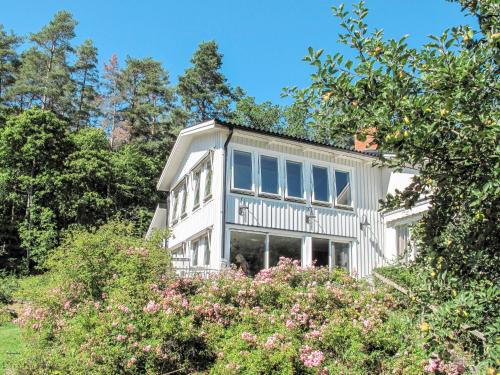Vikbolandet Maison | Holiday Home Stegeborg Sjöstugan by Interhome