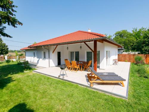 Balatonoszod Maison | Holiday Home Sunstreet by Interhome