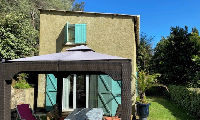 San-Giuliano Maison | Holiday Home 'Terra Rossa' with Private Terrace and Air Conditioning