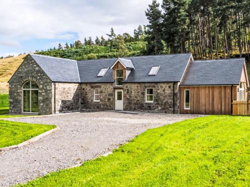 Glen Urquhart Maison | Holiday Home The Barn by Interhome