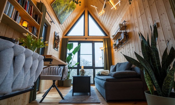 Finsternthal Maison | Holiday Home 'Tinyhouse C' with Mountain View, Private Terrace and Wi-Fi